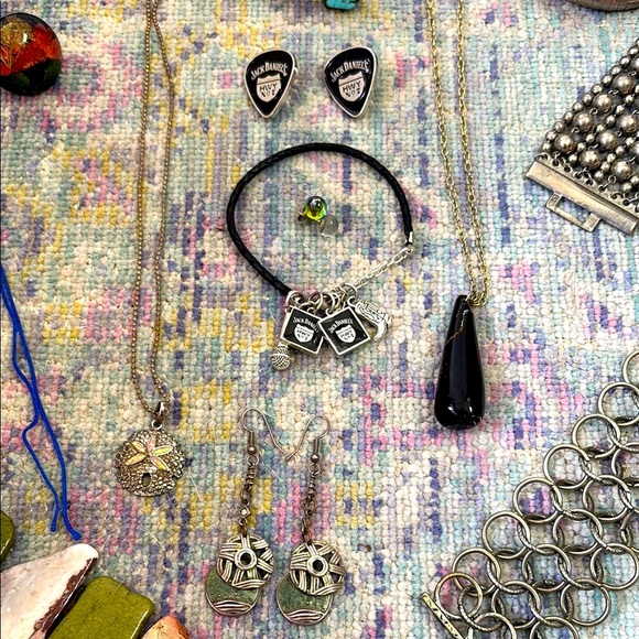 Mixed Jewelry Lot of Vintage, Alex & Ani ,Urban outfitters and more - Picture 3 of 16